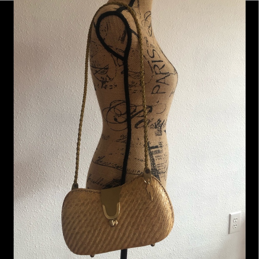 Vintages 60’s handmade straw bag with leather strap💕🛒